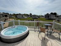 Oak Village 83 - Grange Leisure Park - hot tub, pet friendly, central heating - Meadow Lakes Caravan & Lodge Hire - Chambres d'hôtes Mablethorpe