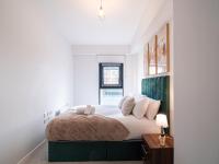 Luxury Riverside Penthouse at Leeds Dock City Views Free Parking - Chambres d'hôtes Leeds