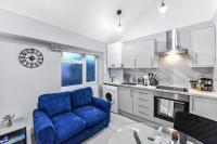 Convenient 1BR Flat with Kitchen Perfect for Two! - B&B Londra