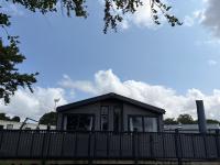 Harrogate Lodge - Sleeps4- South Facing Decking - B&B Holsworthy