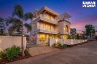 StayVista at House of Dawn with Pool, Lawn - Chambres d'hôtes Karjat