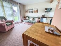 Lovely 4 Berth Chalet To Hire In Hemsby Nearby The Beach Ref 18177B - Chambres d'hôtes Hemsby