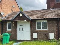 Bungalow Sleeps 4 with Free Parking and Garden - B&B Manchester