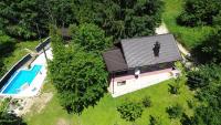 Maca - vikendica sa bazenom - B&B Ahatovići