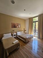 Hostal Delfos - B&B Barcellona