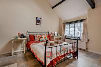 Castle Forge 4-Bedroom Historic Purbeck Forge in Kingston, Corfe Castle, Sleeps 7 - B&B Kingston
