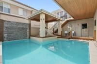 The Rise - Pool & Sauna Home near Hillarys Harbour - Bed and Breakfast Perth