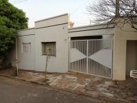 Confortável e bem localizada, com 2 quartos e garagem - B&B São João da Boa Vista