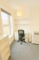Spacious 4 Bedroom Home in Bath with Free Parking - Chambres d'hôtes Bath