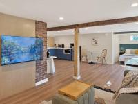 The Lakeside Burrow, Baddeck and Cabot Trail Base - Bed and Breakfast Baddeck