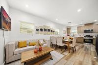 New 4 Ensuite BR Sleeps 12 & Gated Parking - B&B Los Angeles