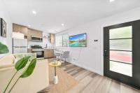 Stylish Gated K-Town Townhome with Patio - Ferienwohnung Los Angeles