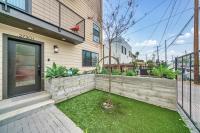 Stylish Gated K-Town Townhome with Patio - B&B Los Angeles