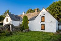 Tynewedd Farmhouse - Historic 1652 Farmhouse, Hot Tub, Sleeps 12 - Chambres d'hôtes Bullingham