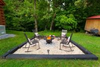 Cozy Bear Den Hot Tub Games Grill MORE - B&B Pigeon Forge