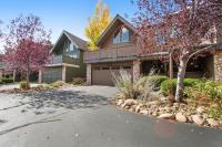 3BR Three-story home with epic mountain views & fireplace - Bed and Breakfast Estes Park
