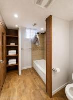 Modern 2-Bedroom Suite, 3-Min Walk to C-Train & Shopping - Ferienwohnung Calgary