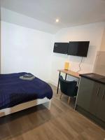 Studio with ensuite bedroom and kitchen - Ferienwohnung Beenham