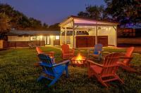 South Austin Large Group Retreat with Swim Spa - B&B Austin