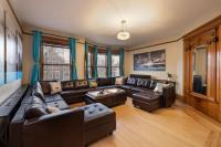 5BR Luxury Retreat With Huge Garage & 3 King Beds - B&B Milwaukee
