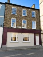 Spacious 7-Bedroom Townhouse in Heart of Thurles - Bed and Breakfast Thurles