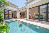 Lekatika - Spacious Pool Villa Close to Local Hotspots - Bed and Breakfast Seminyak
