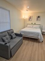 New Modern Studio Near Paine field - B&B Everett
