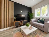 Stylish 3-Bed Executive Home - Free Parking & Fast WiFi - Bed and Breakfast Chislehurst