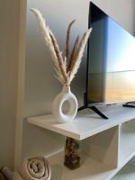 Cosy fully furnished studio apartment with WIFI - Ferienwohnung Dubai
