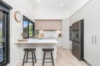 The Luxe Breeze Bungalow - Bed and Breakfast Hervey Bay