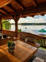 Dom nad jeziorem Kownatki 9 na 2 Mazury - Bed and Breakfast Kownatki