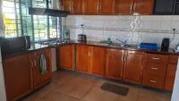 Spacious 4-bdrm fully self-contained WIFI, Parking - B&B Suva