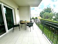 Deluxe Two-Bedroom Apartment