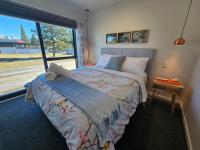 Glenbrook Retreat Twizel - New Build, Walk to Town, Fire, Sleeps 5, Wi-Fi - Chambres d'hôtes Twizel