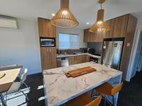 Glenbrook Retreat Twizel - New Build, Walk to Town, Fire, Sleeps 5, Wi-Fi - Chambres d'hôtes Twizel