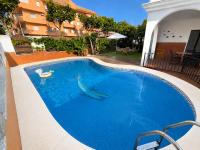 Chalet con piscina privada en La Laguna, Chipiona - B&B Chipiona
