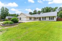 Sugar Cane Ranch: Private Pool, Yard & Near Bragg - B&B Fayetteville