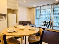 Stylish CBD 1BR with Balcony, Pool & Sofa Bed - Ferienwohnung Adelaide