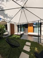 Cozy White villa - Bed and Breakfast Bakoe
