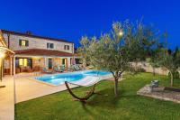 Countryside Villa Romina with private heated pool - B&B Radetići