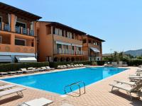 Freestyle Apartment By Bookinggardalake - Bed and Breakfast Salò