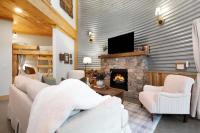 Cozy Farm Silo - Sleeps 4 with Private Hot Tub - B&B Chattanooga