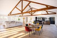 Les Arches d'Or - Loft 200 m2 avec Rooftop, Jacuzzi et 3 Suites - Centre 5 min - Proche A7-A9 - Chambres d'hôtes Orange