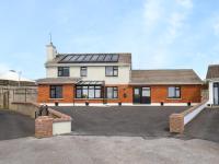A Newly Renovated 7 Bedroom House - B&B Limerick