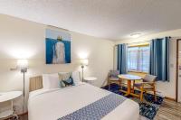 Retro beach hideaway with fast WiFI - walk to downtown attractions - B&B Bandon