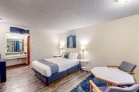 Retro beach hideaway with fast WiFI - walk to downtown attractions - B&B Bandon