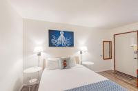 Cute beach room with fast WiFI - walk to downtown shops & eats - Ferienwohnung Bandon