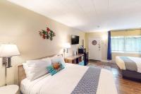 Retro beach room with fast WiFI - walk to downtown shops & restaurants - Bed and Breakfast Bandon