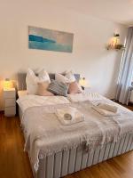Uferglanz - Balcony, view, sparkling wine, snacks - B&B Koblenz