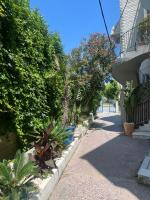Sea Front Agia Triada - Apartment SOFI - Ferienwohnung Agía Triáda